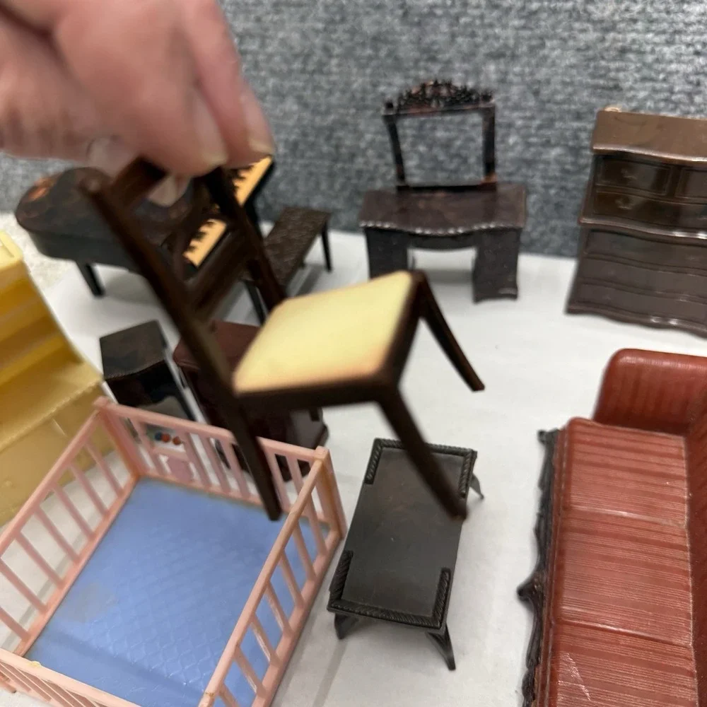 Vintage Renwal dollhouse furniture Huge Lot‎  piano vanity couch and more (READ)